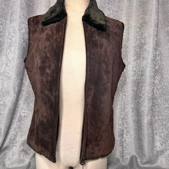Madison Studio Dark Brown Vest with Black Collar - Picture 4 of 11